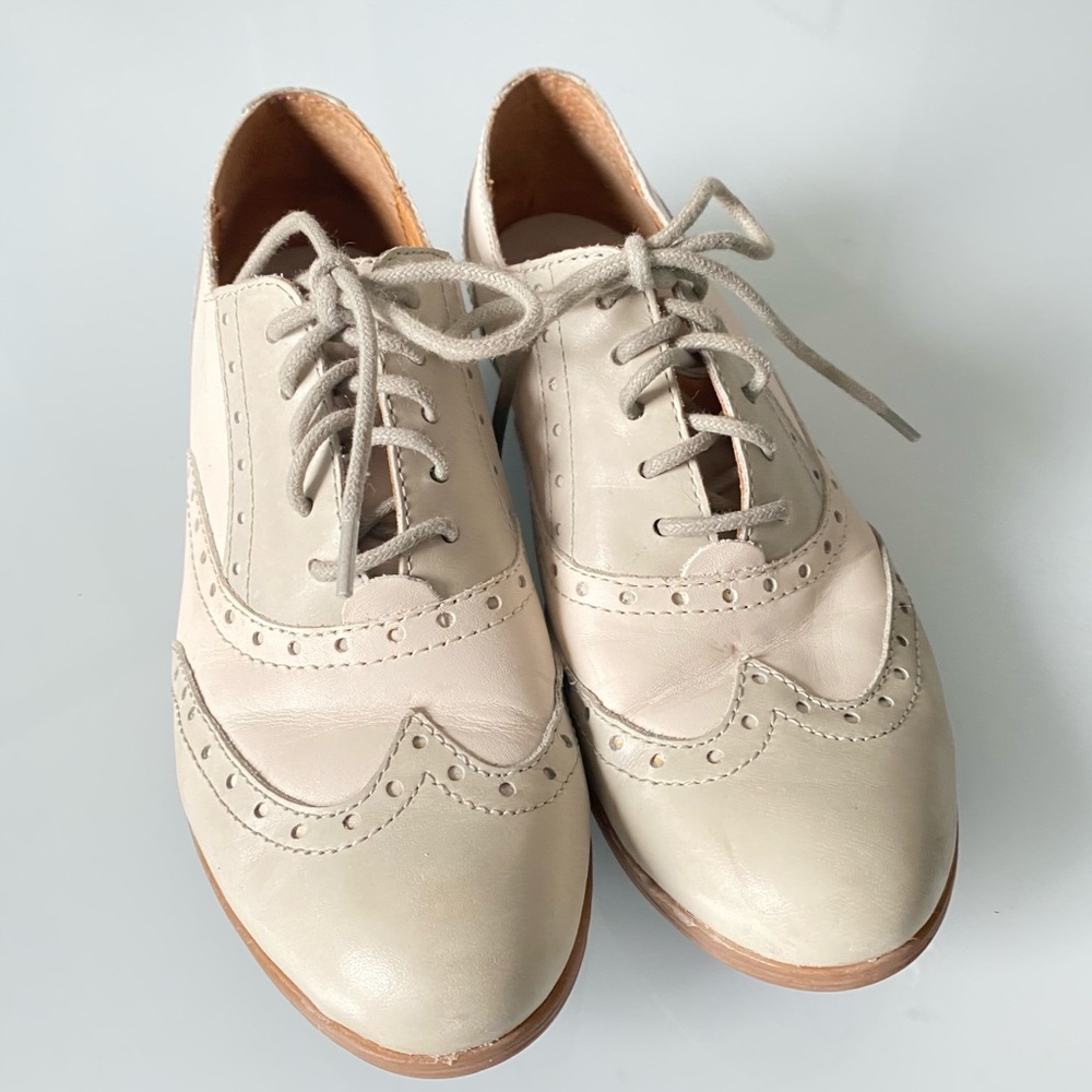Born Kika ll, wing-tip oxford